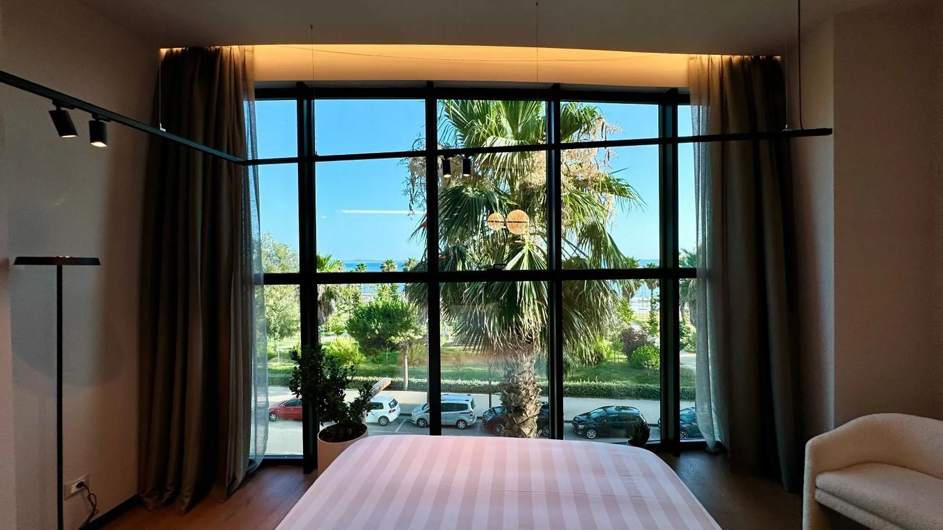 Zins Luxury Apartments Durrës Szálloda