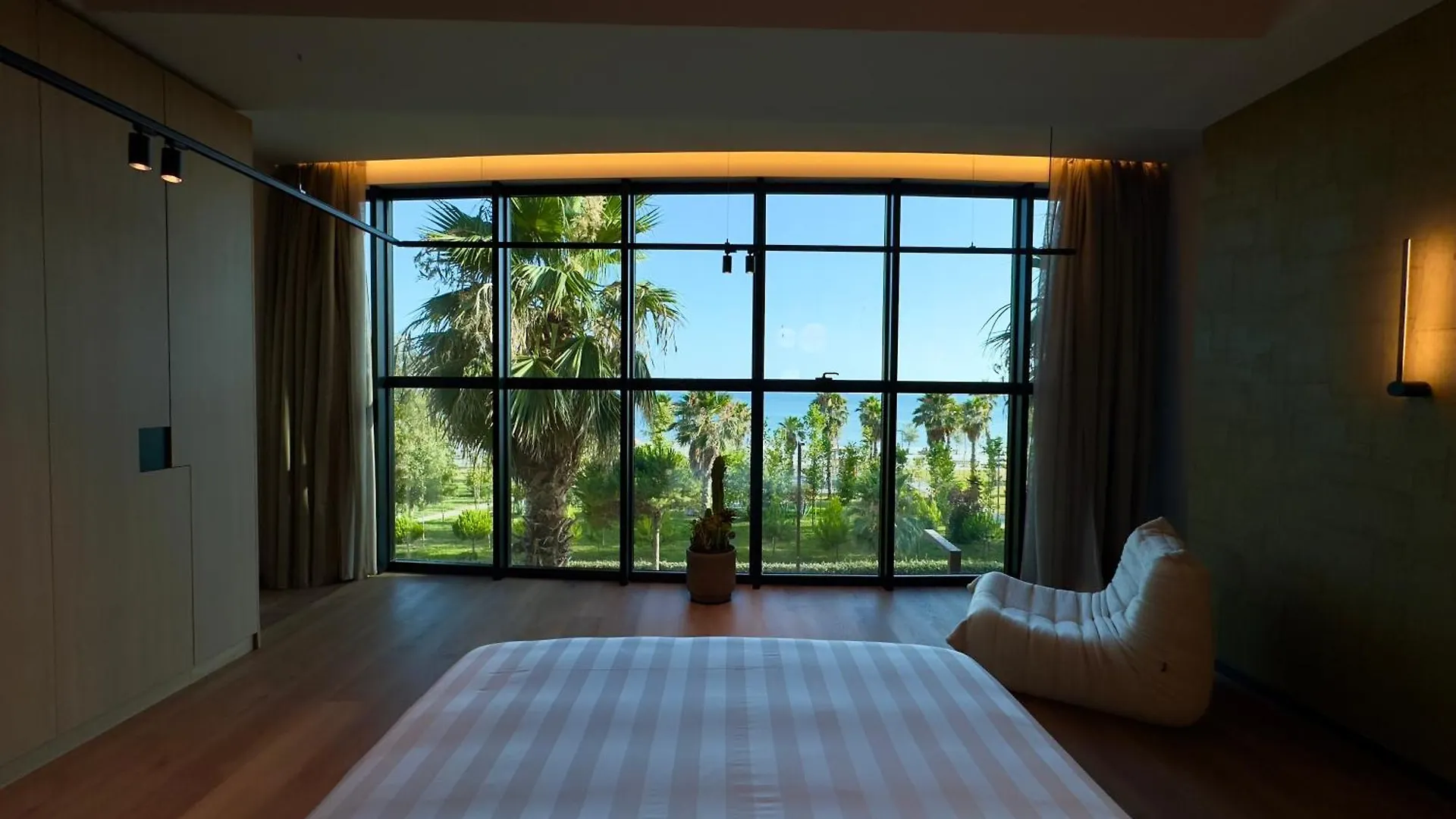 Zins Luxury Apartments Durrës 0*,  Albánia
